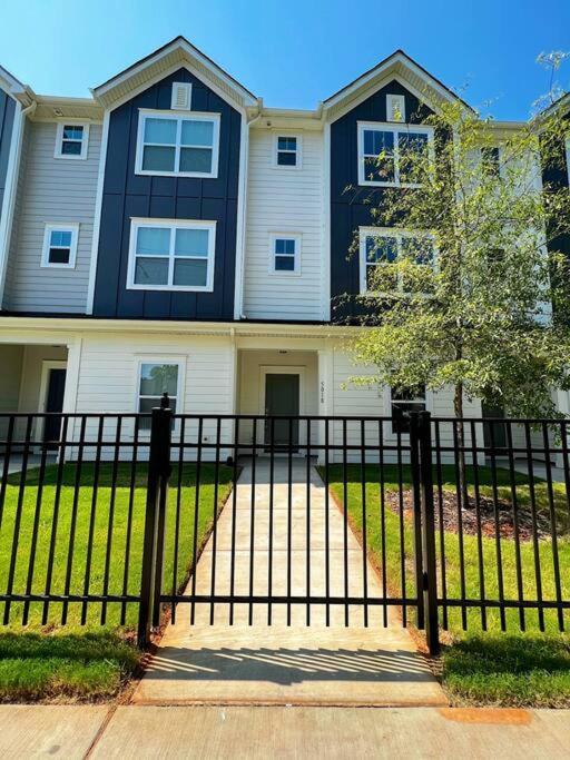 Brand New Build 10 Min- Uptown Vila Charlotte Exterior foto