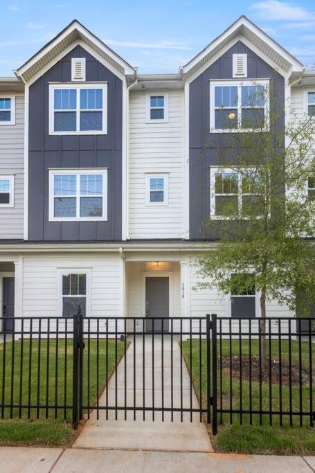 Brand New Build 10 Min- Uptown Vila Charlotte Exterior foto