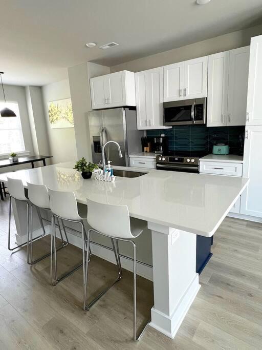 Brand New Build 10 Min- Uptown Vila Charlotte Exterior foto