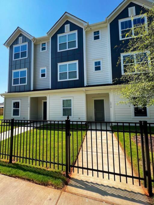 Brand New Build 10 Min- Uptown Vila Charlotte Exterior foto