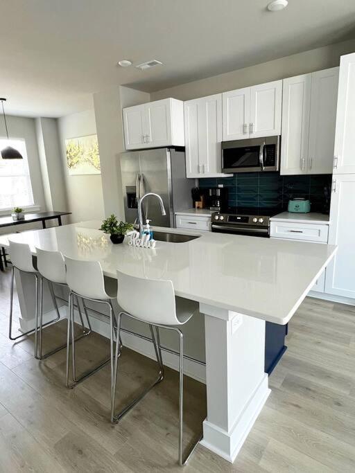 Brand New Build 10 Min- Uptown Vila Charlotte Exterior foto