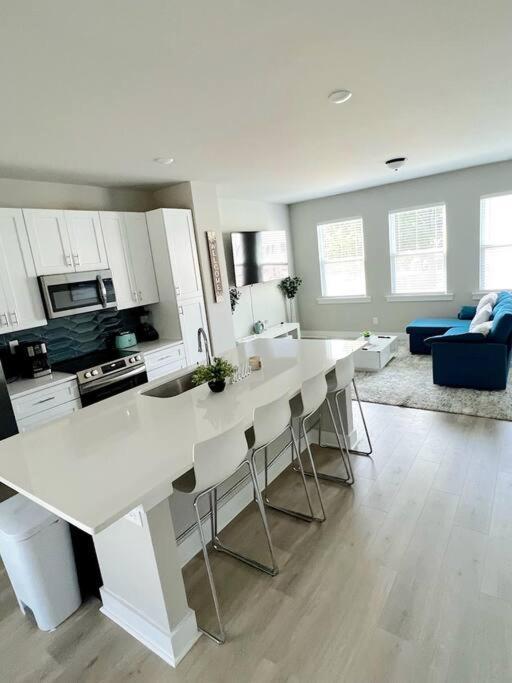 Brand New Build 10 Min- Uptown Vila Charlotte Exterior foto