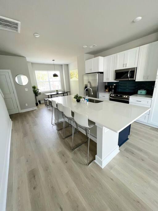 Brand New Build 10 Min- Uptown Vila Charlotte Exterior foto